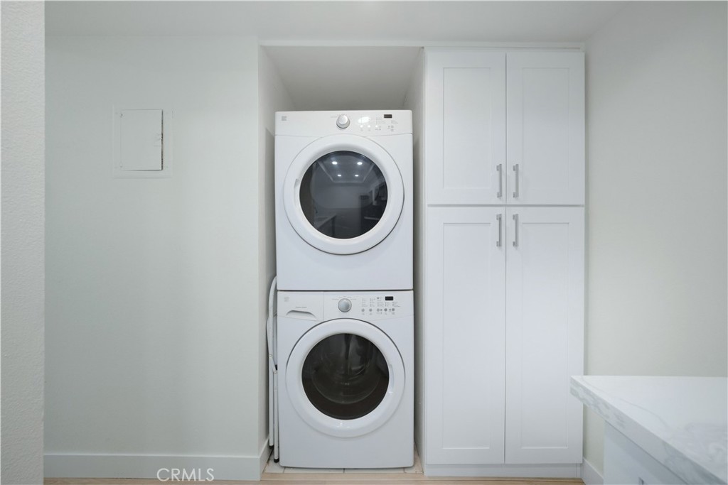 Residential Lease for rent at 421 Coral Reef, Huntington Beach CA featuring 1 bed and 1 bath