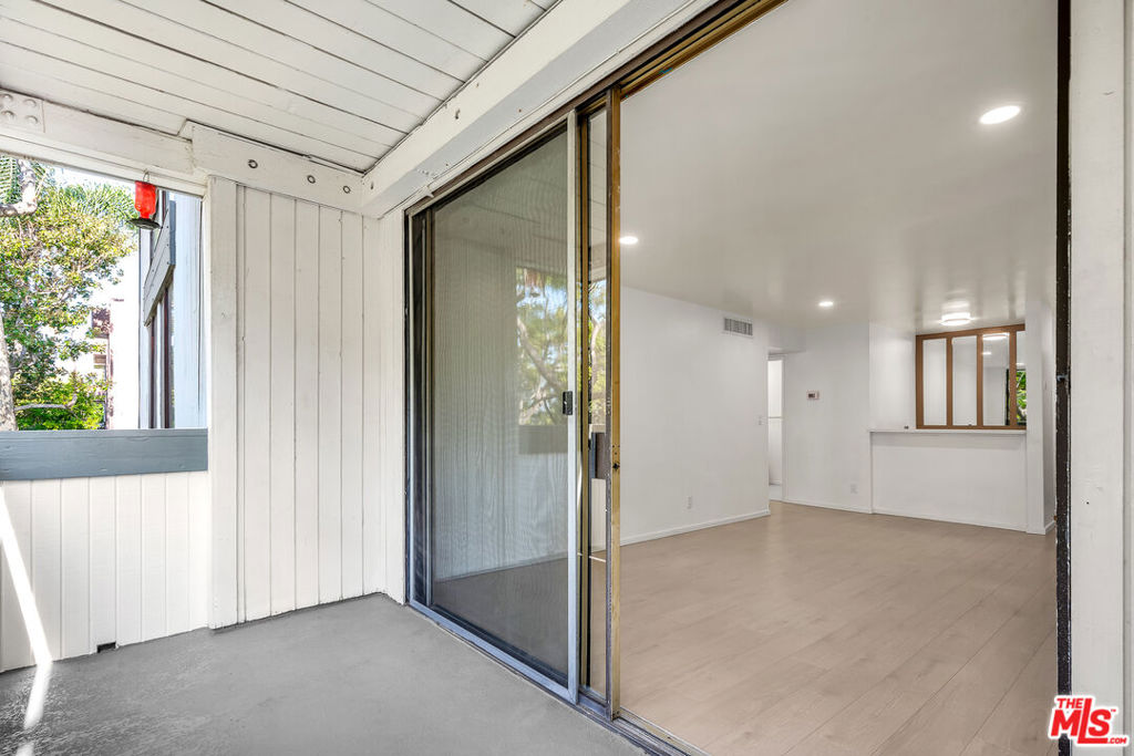 Residential Lease for rent at 406 N Oakhurst Drive 202, Beverly Hills CA featuring 2 beds and 2 baths