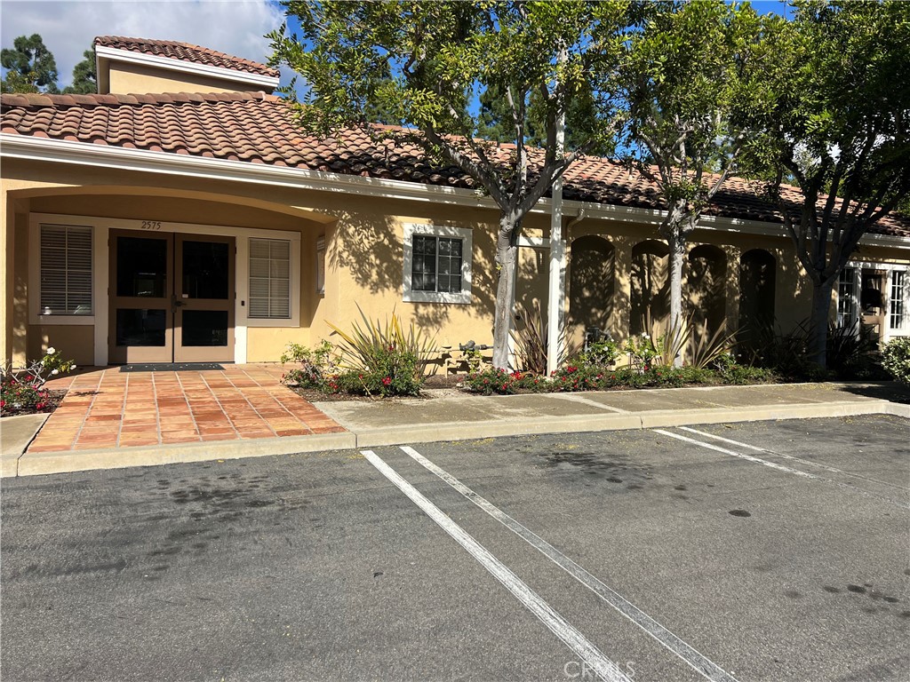 Residential Lease for rent at 107 Gallery, Tustin CA featuring 1 bed and 1 bath
