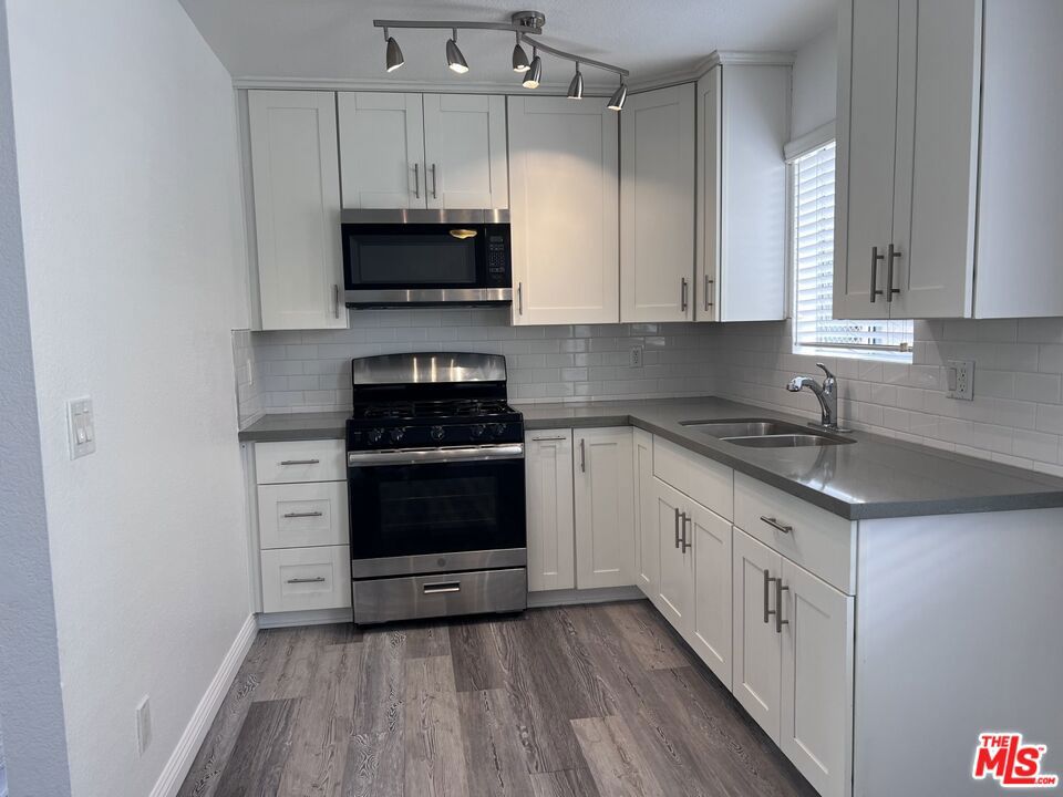 Residential Lease for rent at 1556 W 227th Street 3, Torrance CA featuring 1 bed and 1 bath