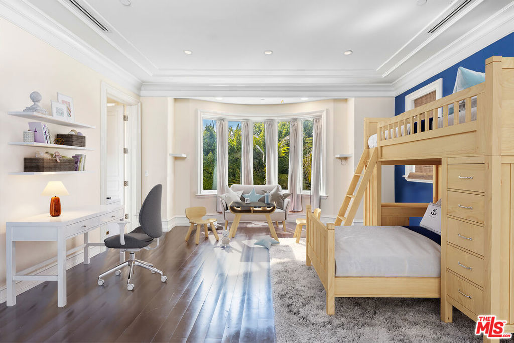 Residential Lease for rent at 2229 Summitridge Drive, Beverly Hills CA featuring 6 beds and 8 baths