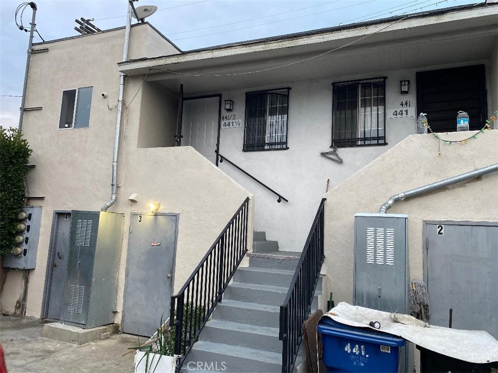 Residential Lease for rent at 439 W Florence 441 1/2, Los Angeles, Los Angeles County CA featuring 1 bed and 1 bath