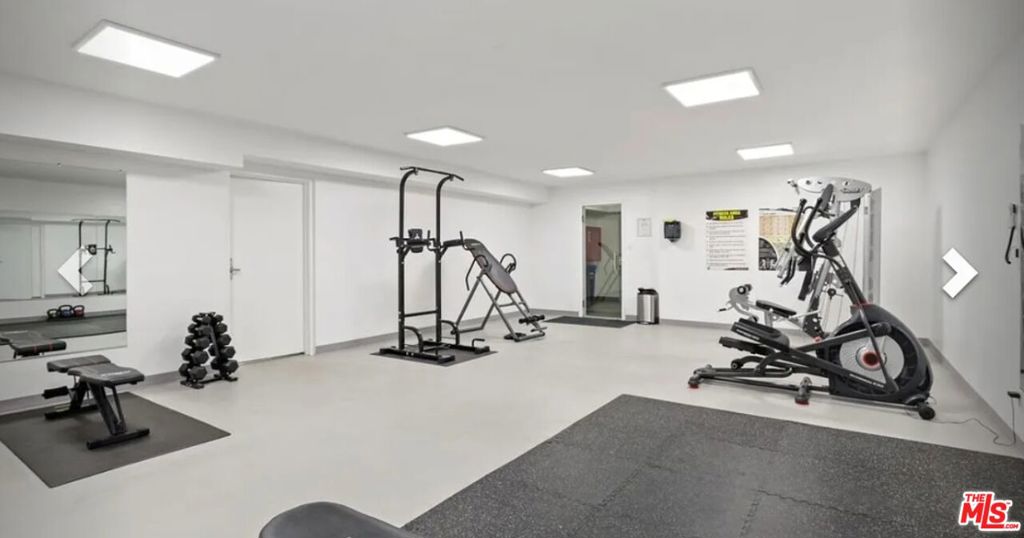 Residential Lease for rent at 960 Larrabee Street 222, West Hollywood CA featuring 1 bed and 1 bath