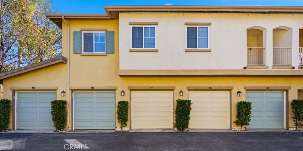 Residential for sale at 26450 Arboretum 1006, Murrieta CA featuring 1 bed and 1 bath