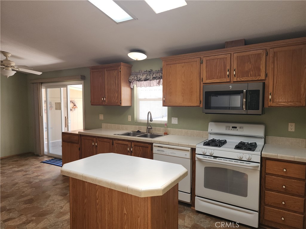 Manufactured In Park for sale at 620 Balsa, Fountain Valley CA featuring 3 beds and 2 baths