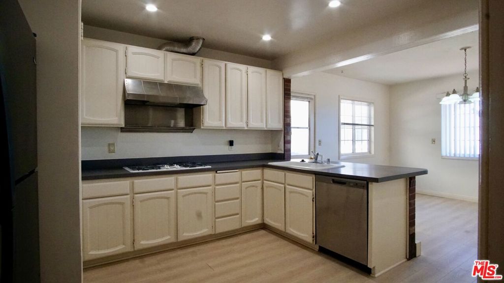 Residential Lease for rent at 206 S Prospect Avenue, Redondo Beach CA featuring 3 beds and 1 bath