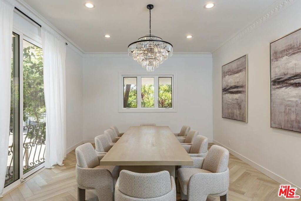 Residential Lease for rent at 560 Chalette Drive, Beverly Hills CA featuring 5 beds and 6 baths