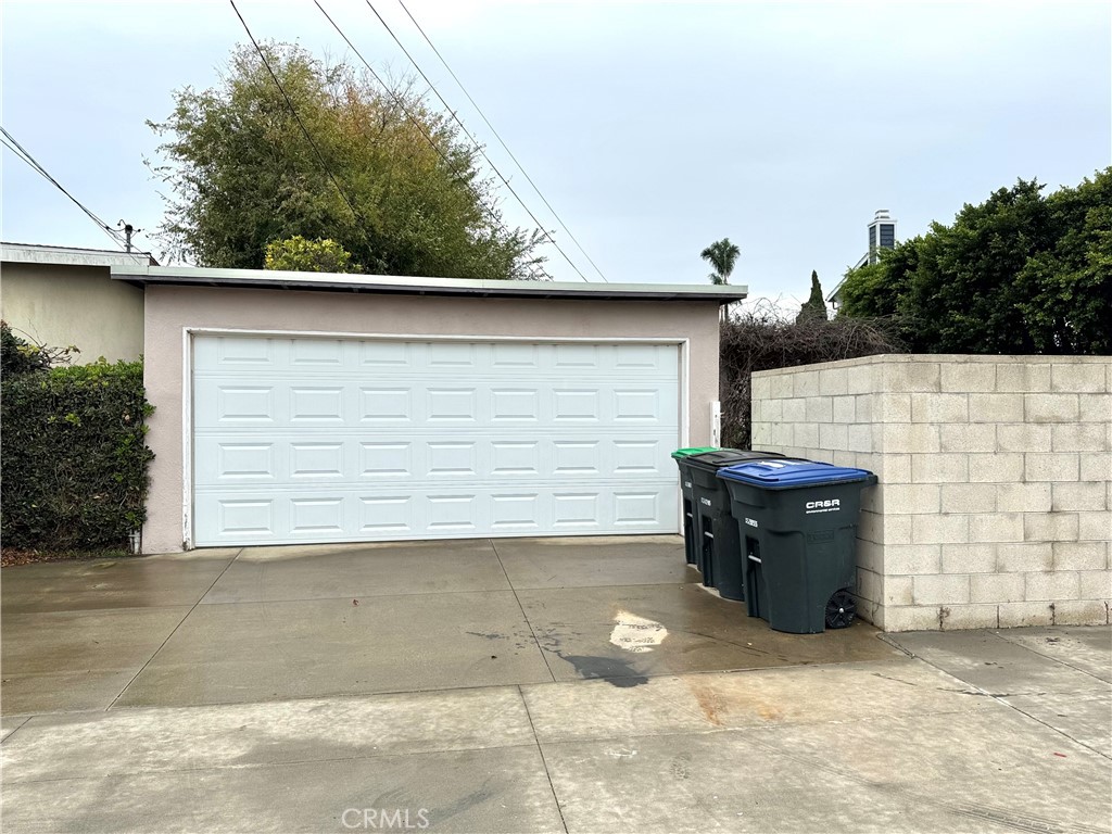 Residential Lease for rent at 428 Holmwood, Newport Beach CA featuring 2 beds and 1 bath