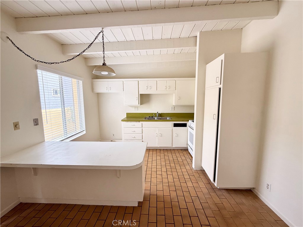 Residential Lease for rent at 155 W Escalones C, San Clemente CA featuring 2 beds and 1 bath