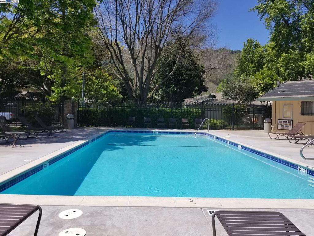 Residential Lease for rent at 2113 Arroyo Ct, Pleasanton CA featuring 2 beds and 1 bath