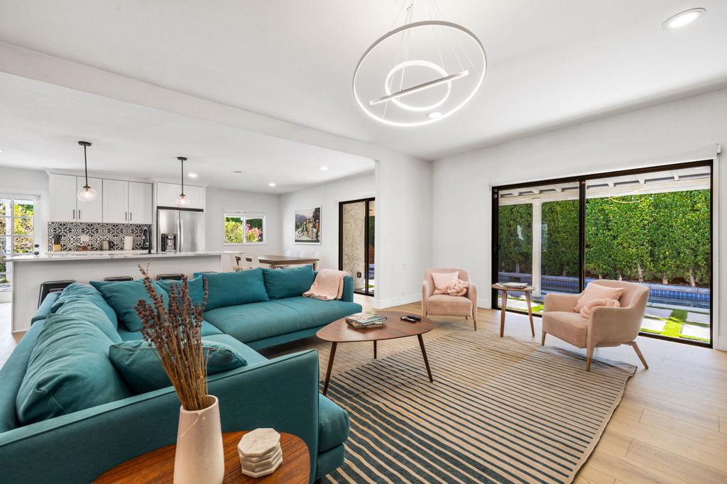 Residential Lease for rent at 1433 E Caleta Way, Palm Springs CA featuring 3 beds and 2 baths