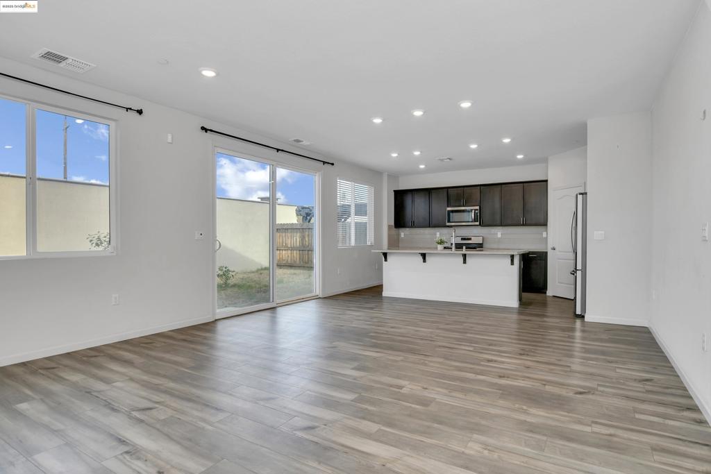 Residential for sale at 876 Diamante Way, Oakley CA featuring 4 beds and 3 baths