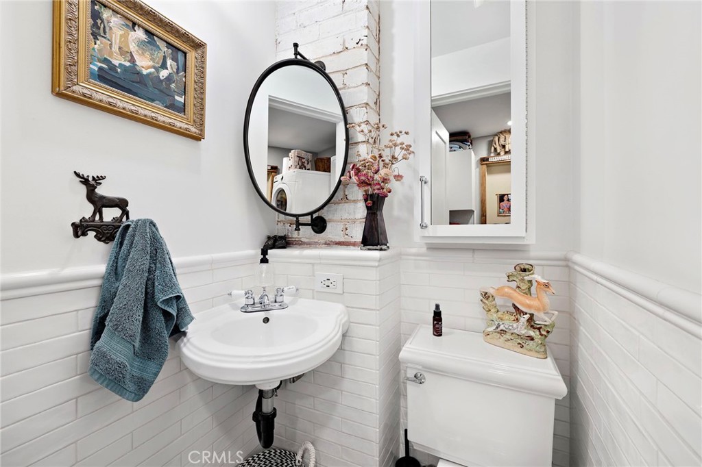 Residential Lease for rent at 773 Saint Ann's, Laguna Beach CA featuring 4 beds and 3 baths