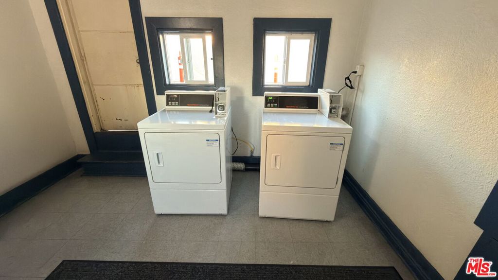 Residential Lease for rent at 1510 E Broadway 6, Long Beach CA and 1 bath