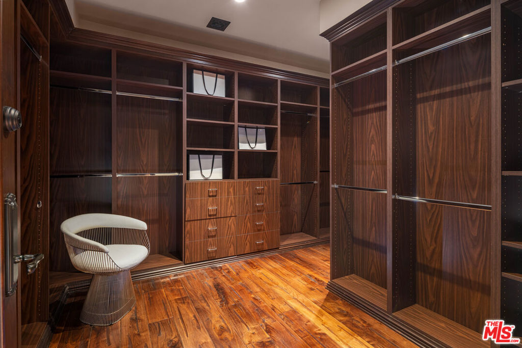 Residential Lease for rent at 617 N Alpine Drive, Beverly Hills CA featuring 6 beds and 8 baths