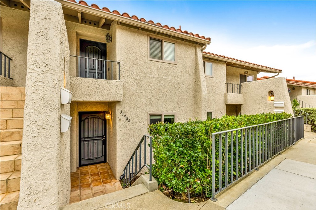 Residential Lease for rent at 31386 West Nine, Laguna Niguel, Orange County CA featuring 2 beds and 2 baths