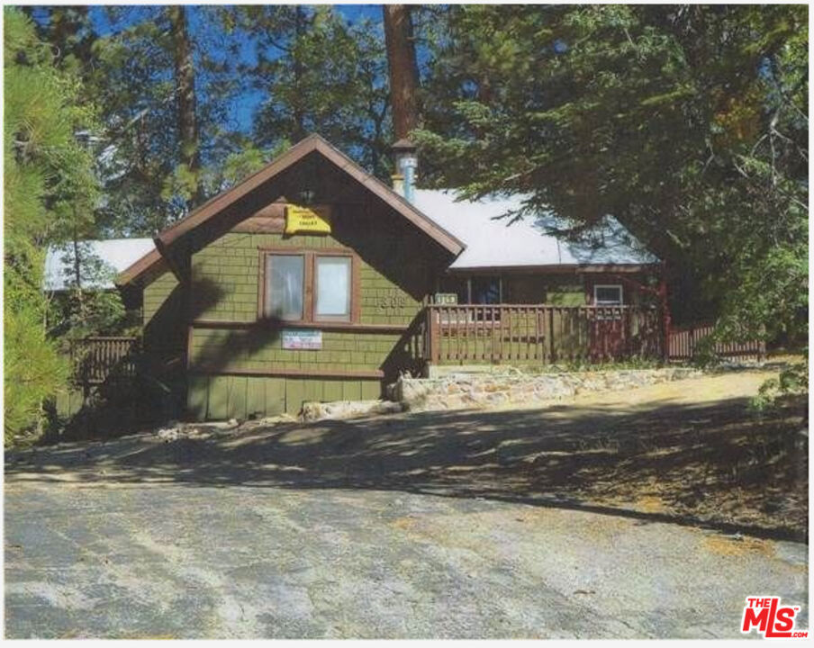 Residential Lease for rent at 809 Talmadge Road, Big Bear CA featuring 2 beds and 1 bath