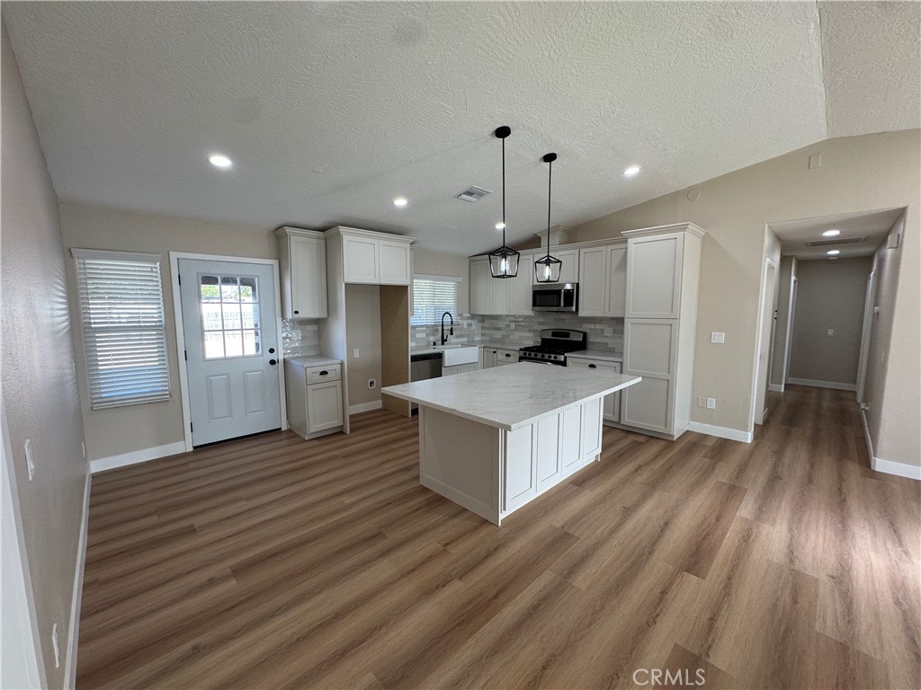 Residential Lease for rent at 7775 Maple, Hesperia, San Bernardino County CA featuring 3 beds and 2 baths