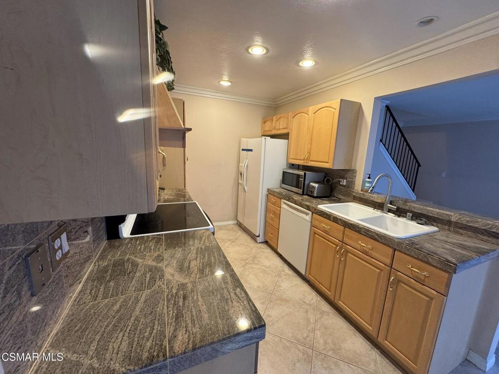 Residential Lease for rent at 2853 Instone Court, Westlake Village CA featuring 2 beds and 1 bath