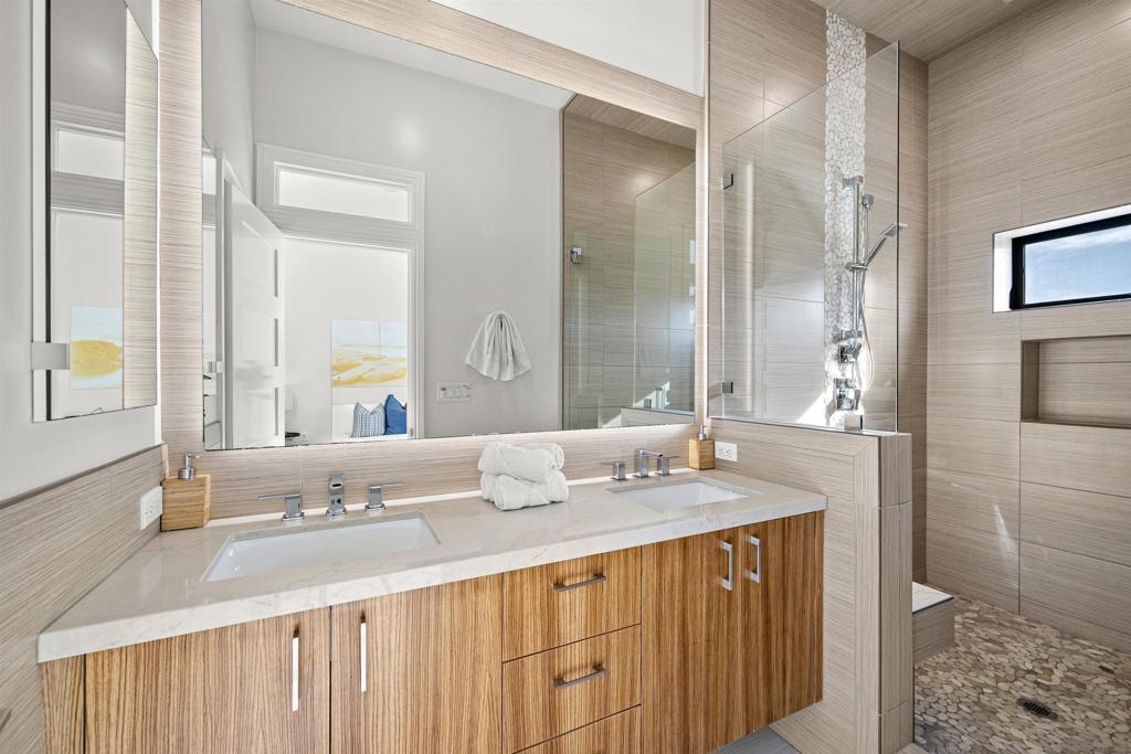 Residential Lease for rent at 2925 Upshur st., San Diego CA featuring 2 beds and 4 baths