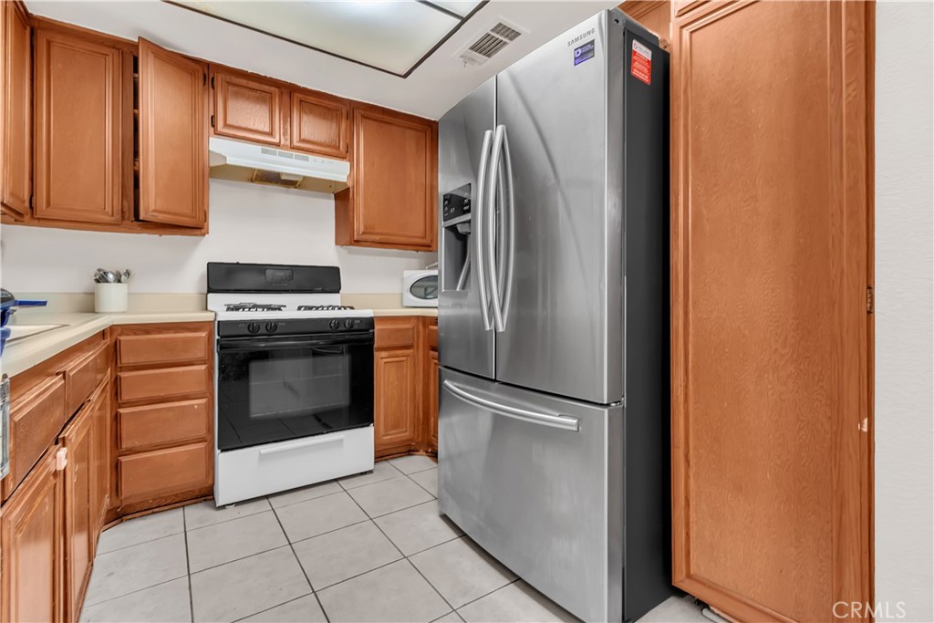 Residential for sale at 5915 Stafford Avenue K, Huntington Park CA featuring 3 beds and 2 baths