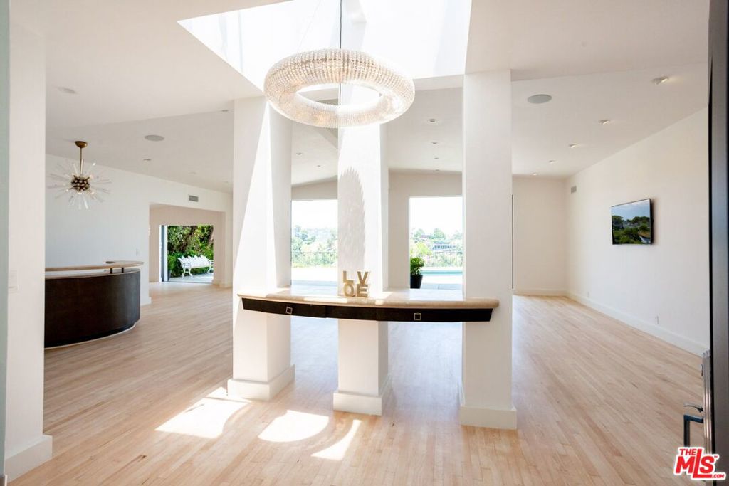 Residential Lease for rent at 1622 Tower Grove Drive, Beverly Hills CA featuring 4 beds and 4 baths