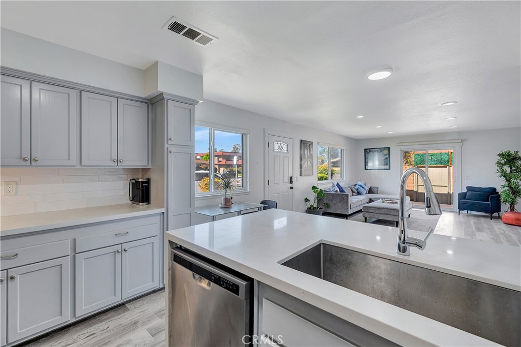 Residential Lease for rent at 4612 Via Vista Circle 5, Huntington Beach CA featuring 2 beds and 1 bath