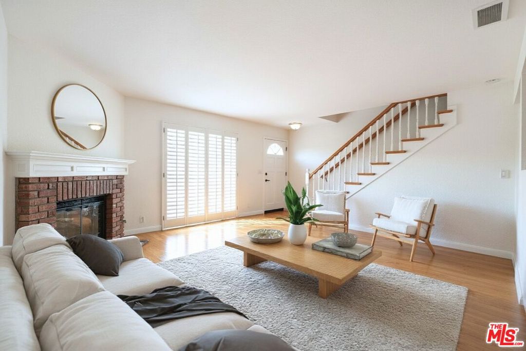 Residential Lease for rent at 1411 12th Street 2, Manhattan Beach CA featuring 3 beds and 3 baths