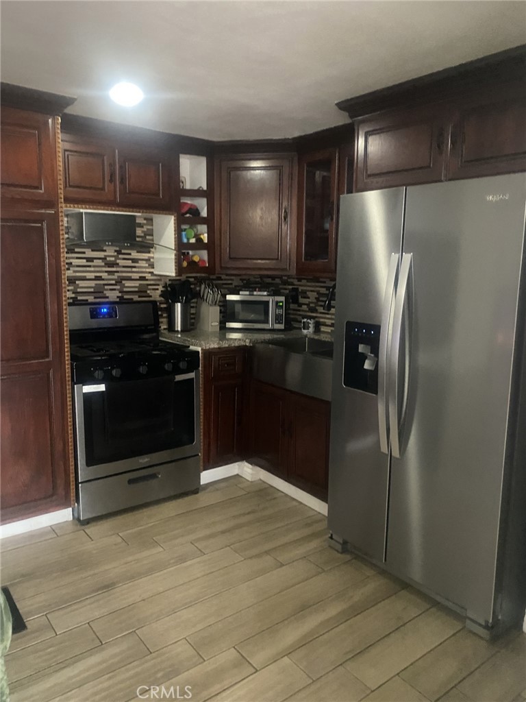 Manufactured In Park for sale at 3319 Avalon 33, Jurupa Valley CA featuring 2 beds and 1 bath