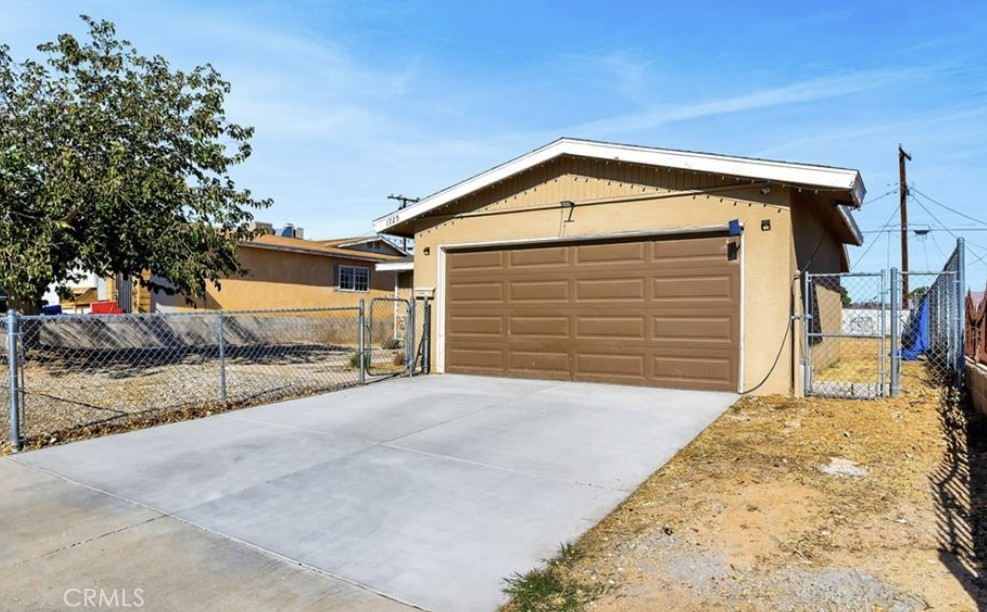 Residential for sale at 1725 De Anza, Barstow CA featuring 3 beds and 2 baths