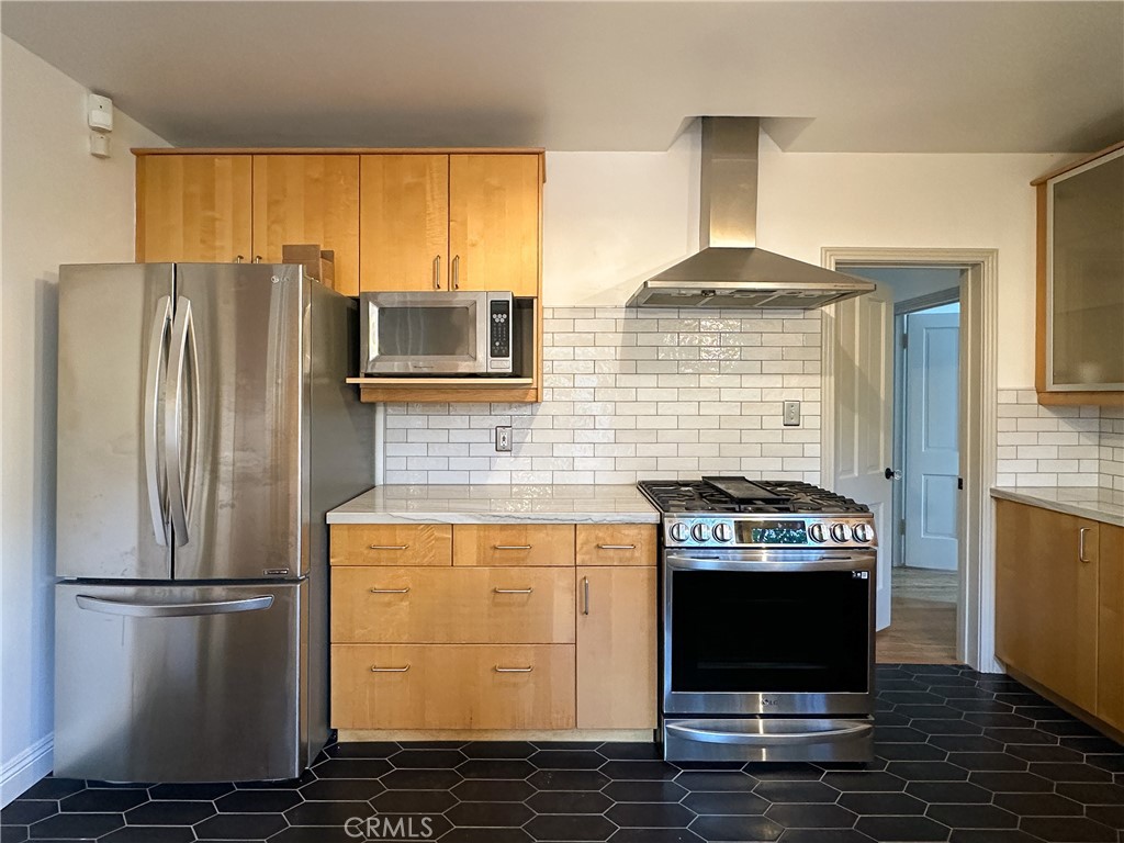 Residential Lease for rent at 2315 N Flower, Santa Ana CA featuring 3 beds and 2 baths