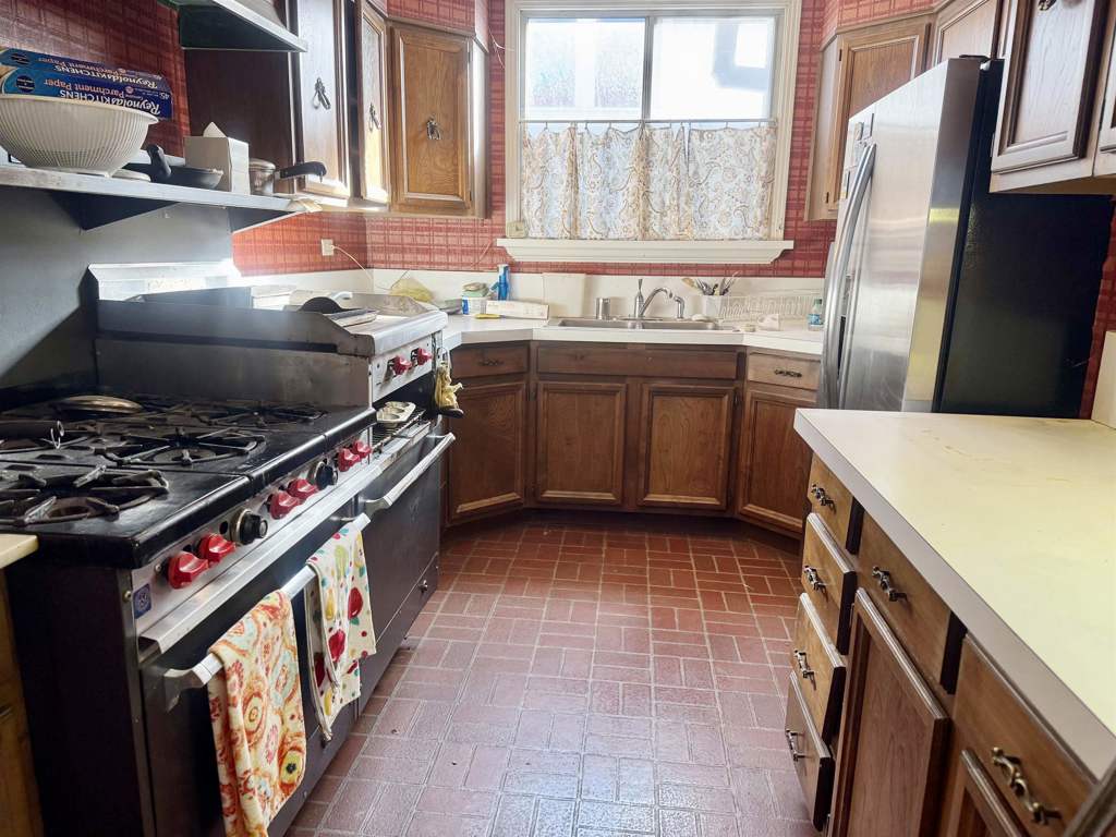 Residential for sale at 112 Buena Vista Ave, Richmond CA featuring 2 beds and 1 bath