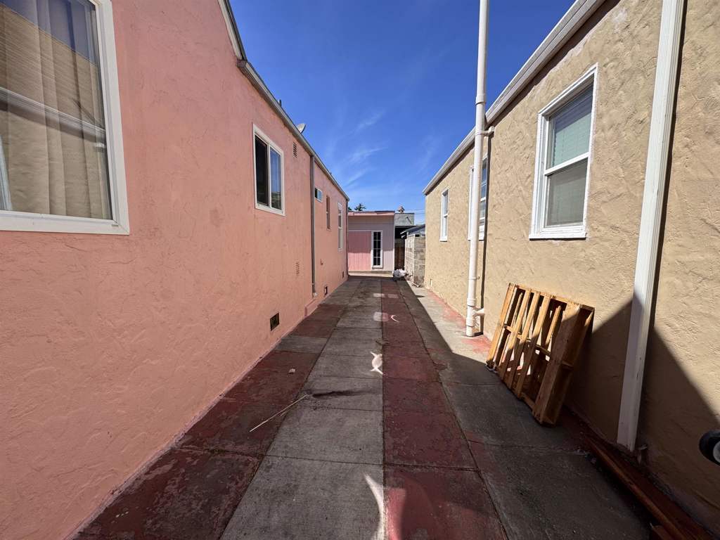 Residential Lease for rent at 1527 77th Ave, Oakland CA featuring 3 beds and 2 baths