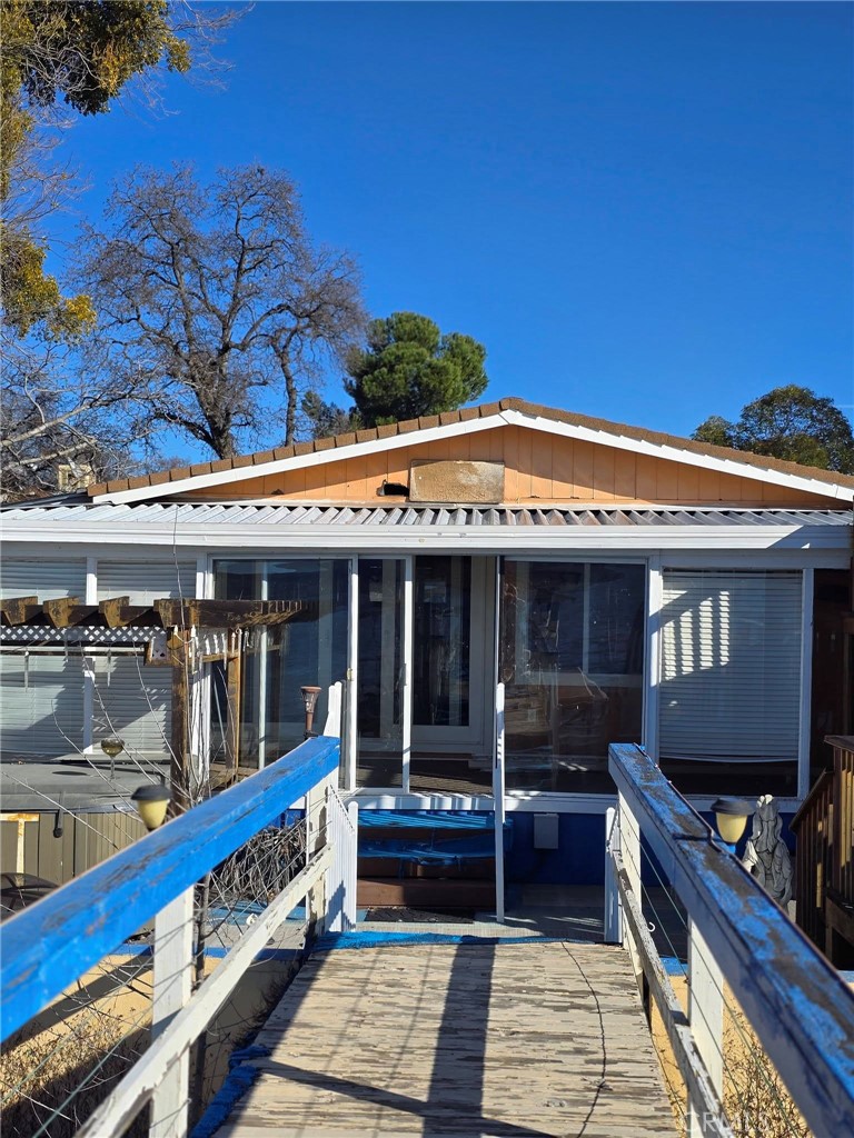 Residential for sale at 14101 Lakeshore, Clearlake CA featuring 2 beds and 2 baths