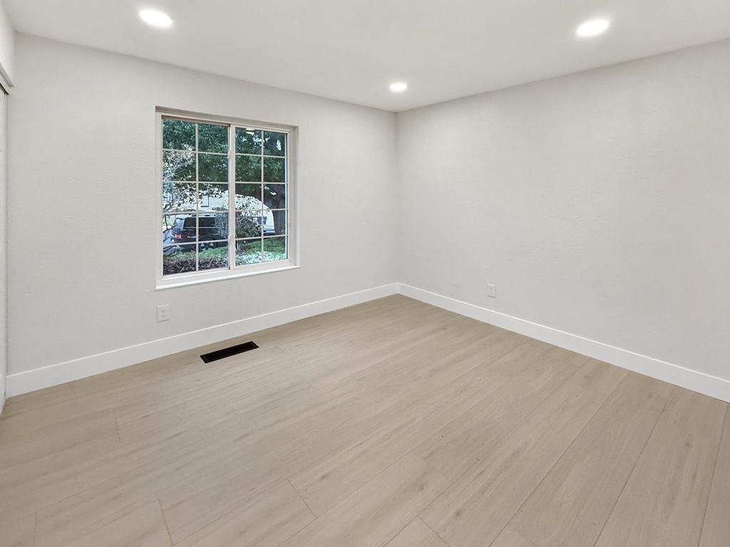 Residential Lease for rent at 1158 Jensen Cir, Pittsburg CA featuring 3 beds and 2 baths