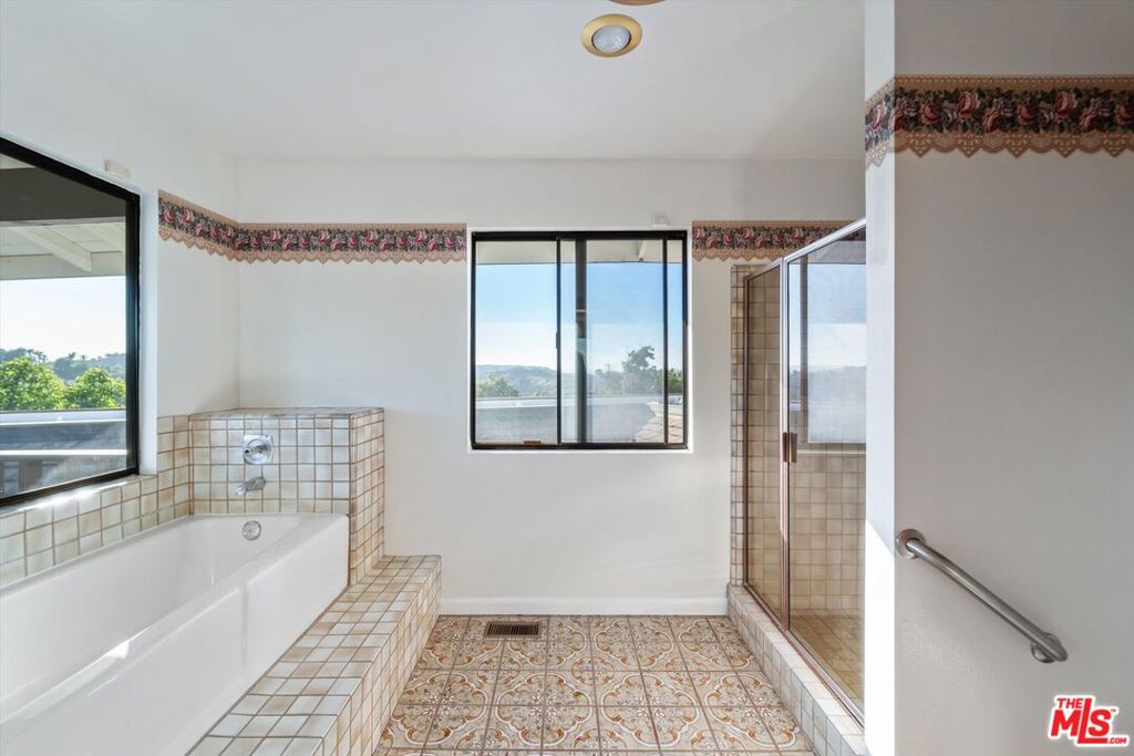 Residential Lease for rent at 44310 Via Barranca 4, Temecula CA featuring 3 beds and 2 baths