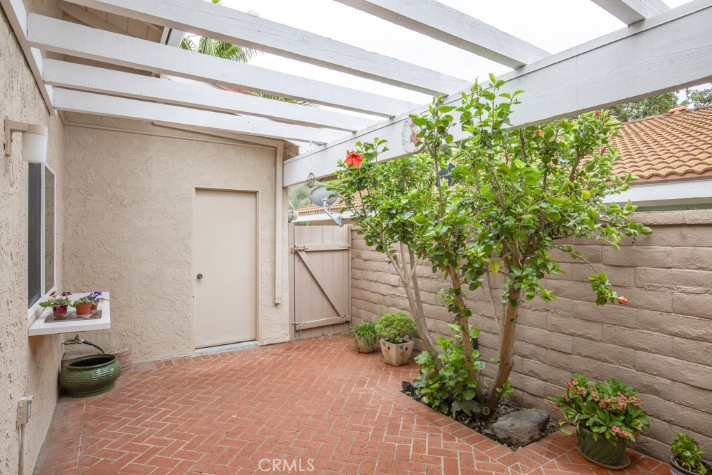 Residential for sale at 5231 Moya, Laguna Woods CA featuring 2 beds and 2 baths
