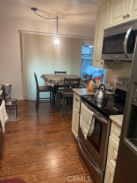 Residential Lease for rent at 819 Shelter Cove, Oceanside CA featuring 2 beds and 2 baths