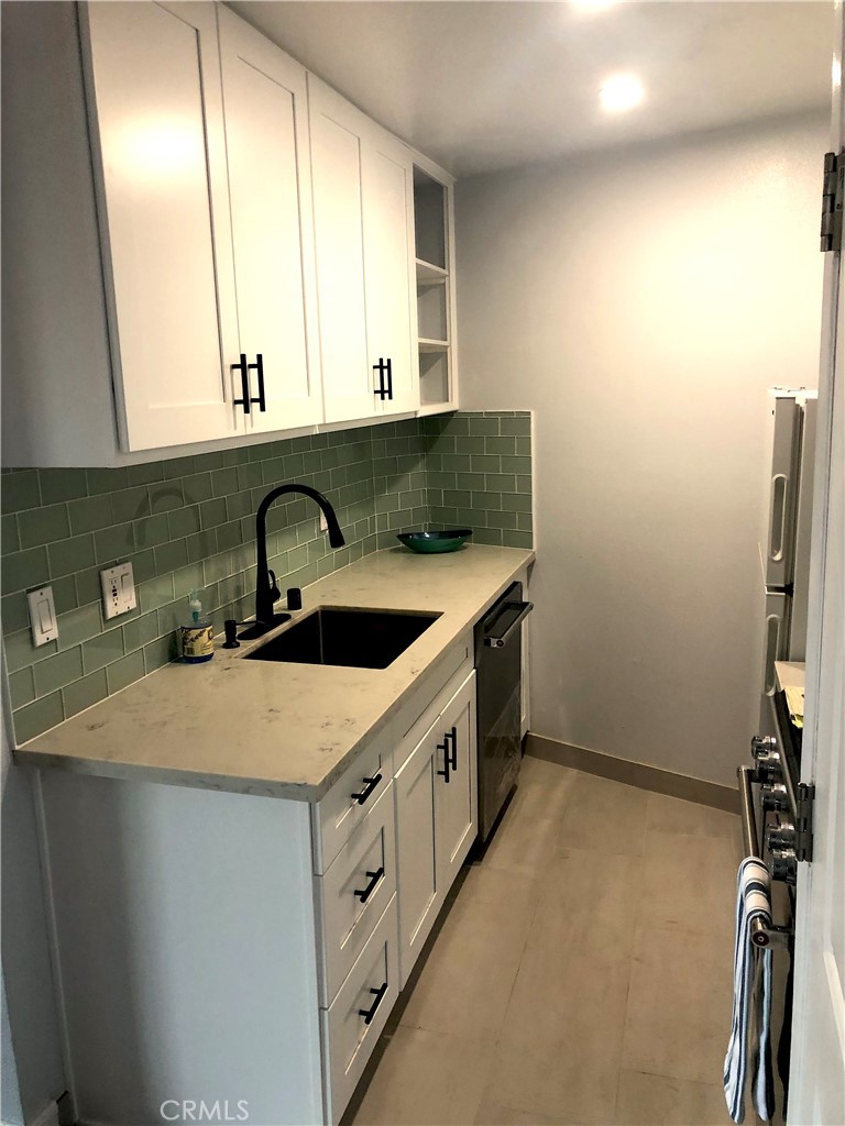 Residential Lease for rent at 2025 4th 205A, Santa Monica, Los Angeles County CA featuring 1 bed and 1 bath
