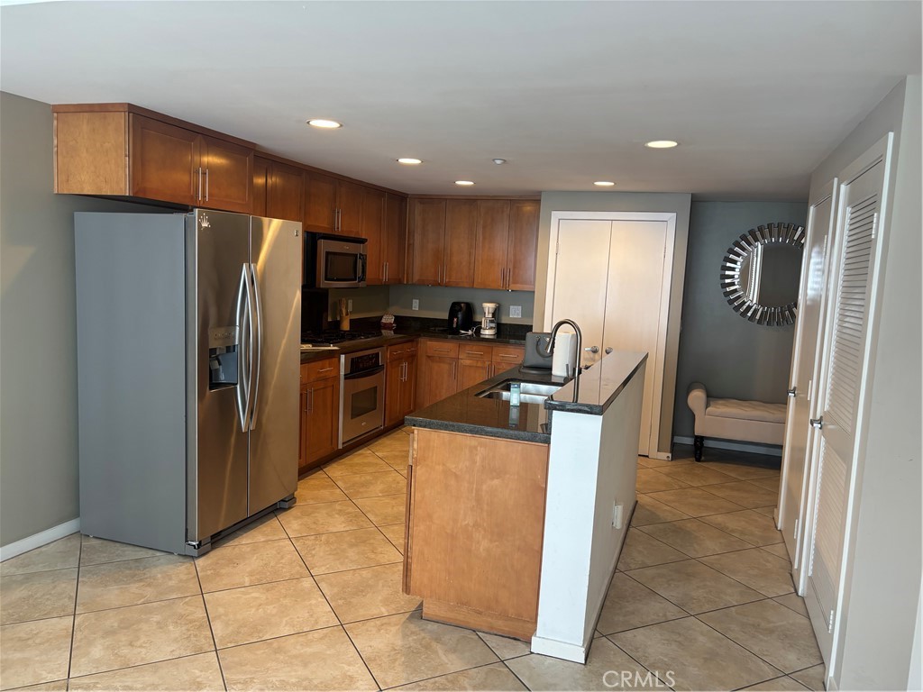 Residential Lease for rent at 400 W Ocean Boulevard 604, Long Beach CA featuring 2 beds and 2 baths