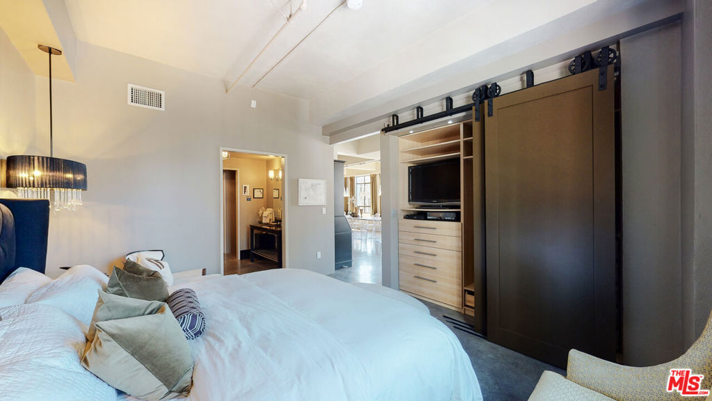 Residential for sale at 849 S Broadway 708, Los Angeles CA featuring 1 bed and 2 baths