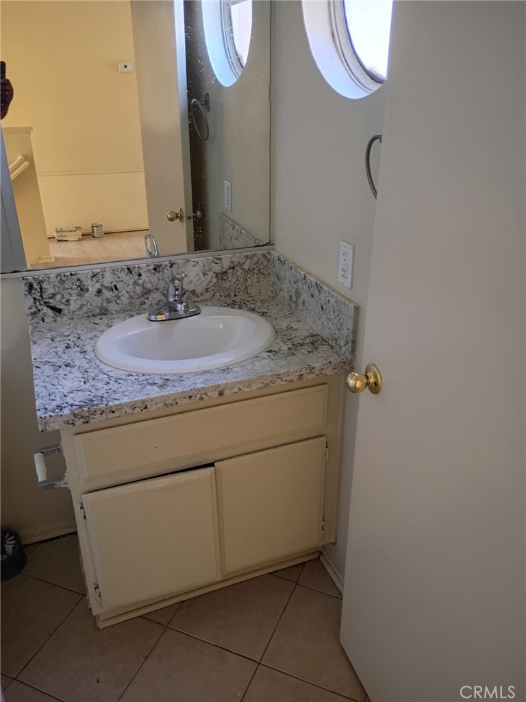 Residential Lease for rent at 14759 Cinnamon Drive, Fontana CA featuring 3 beds and 3 baths