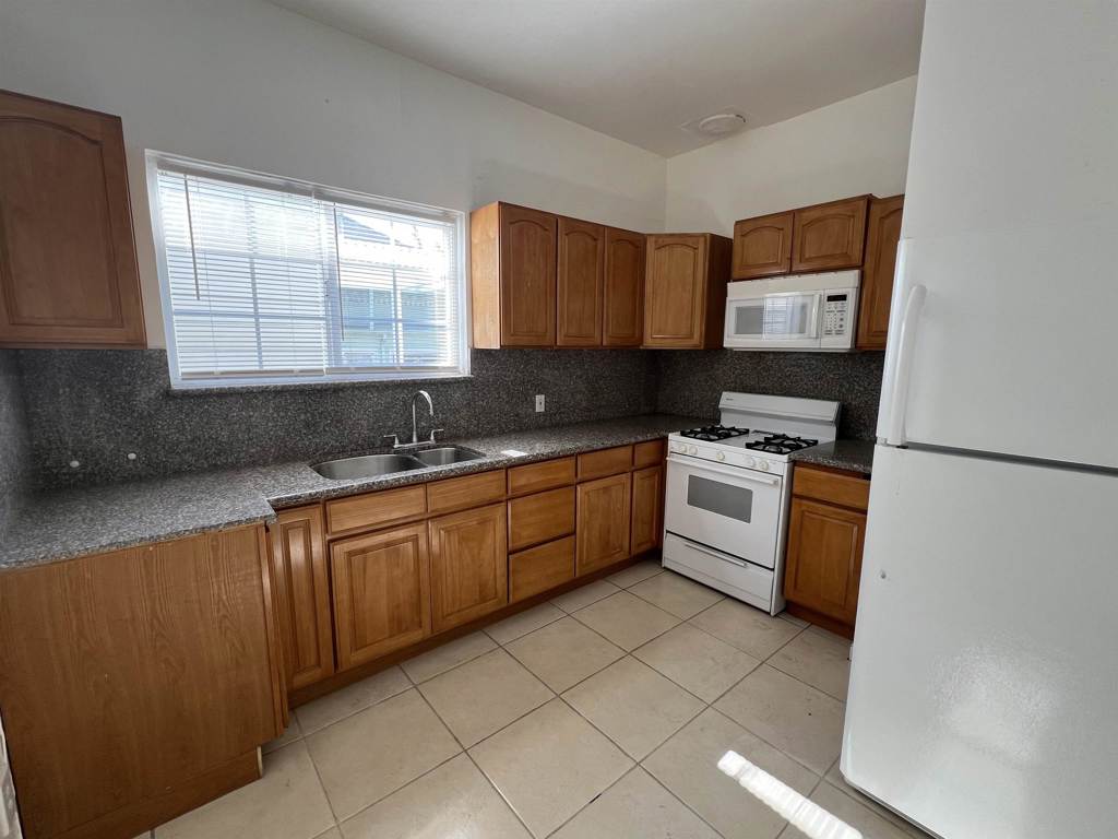 Residential Lease for rent at 3244 ELLIS ST, Berkeley CA featuring 2 beds and 1 bath