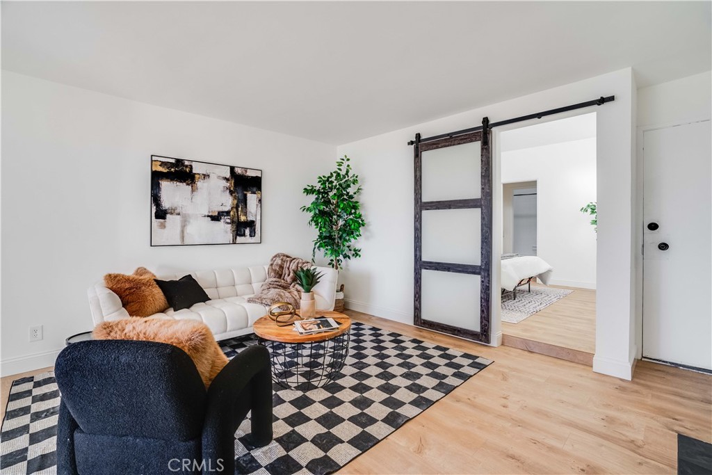 Active for sale at Los Angeles, CA, Los Angeles, CA CA and 1 bath