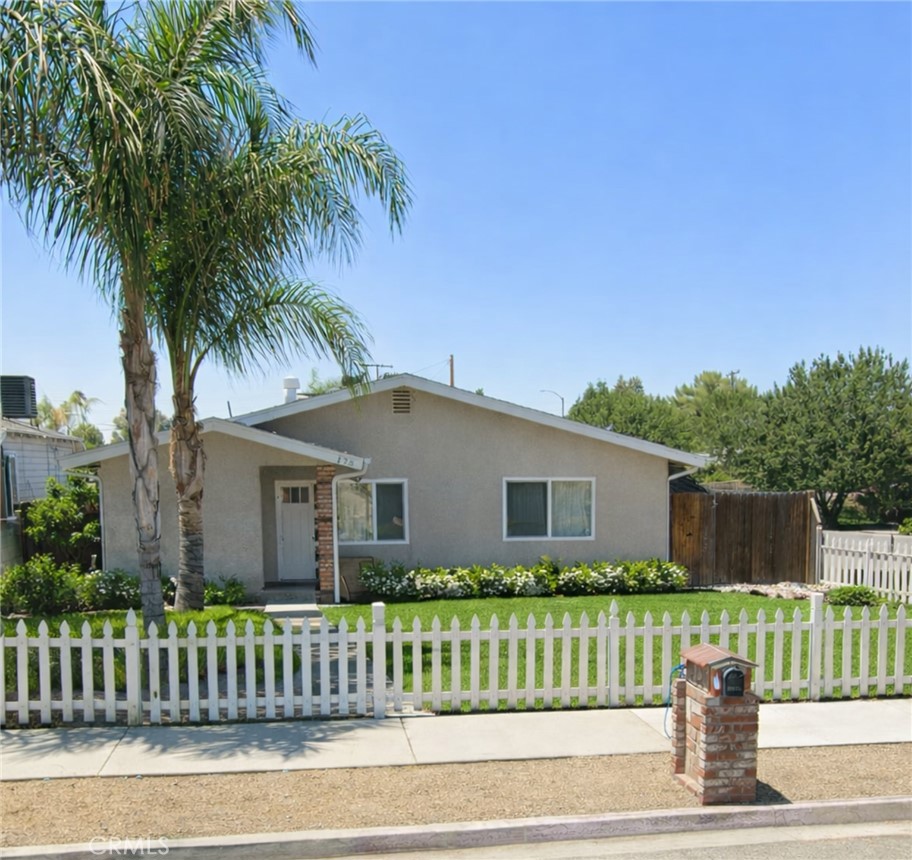 Residential for sale at 175 N Tahquitz, Hemet CA featuring 3 beds and 2 baths