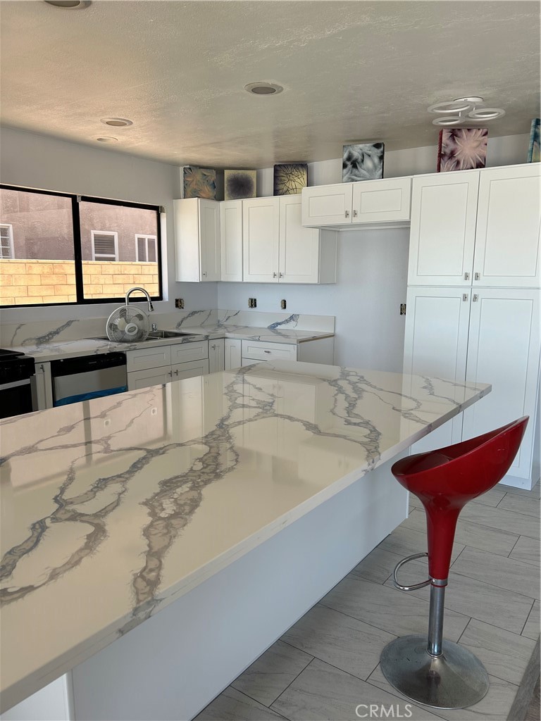 Residential Lease for rent at 13915 Spring Valley Pkwy, Victorville CA featuring 3 beds and 2 baths