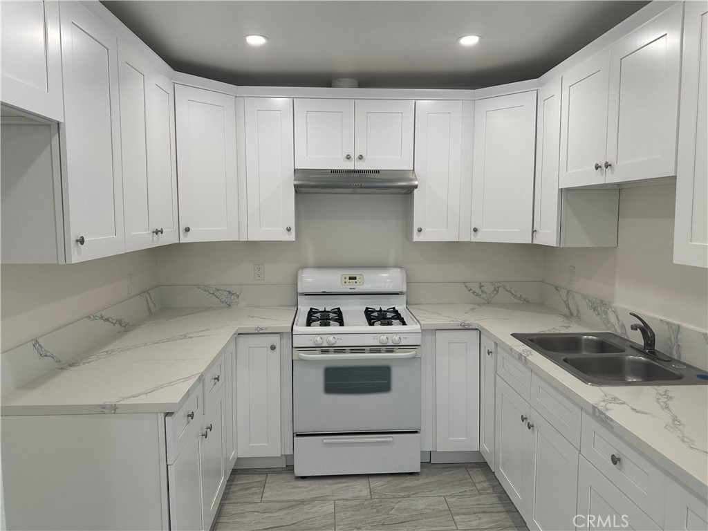 Residential Lease for rent at 219 E Maple Street 6, Glendale CA featuring 3 beds and 2 baths