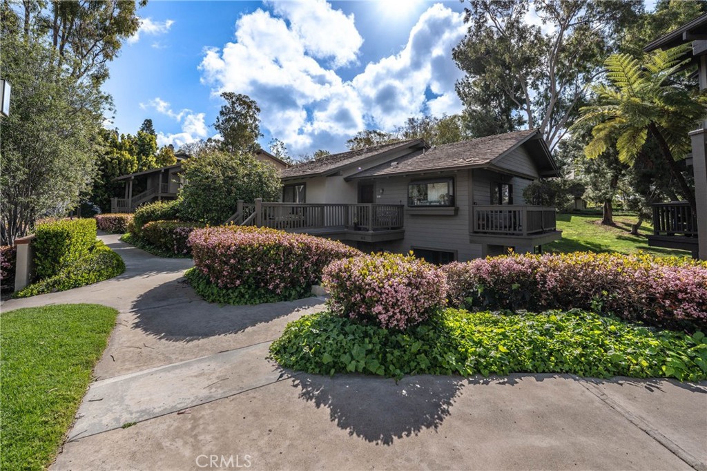 Residential Lease for rent at 48 Arboles 43, Irvine CA featuring 2 beds and 2 baths