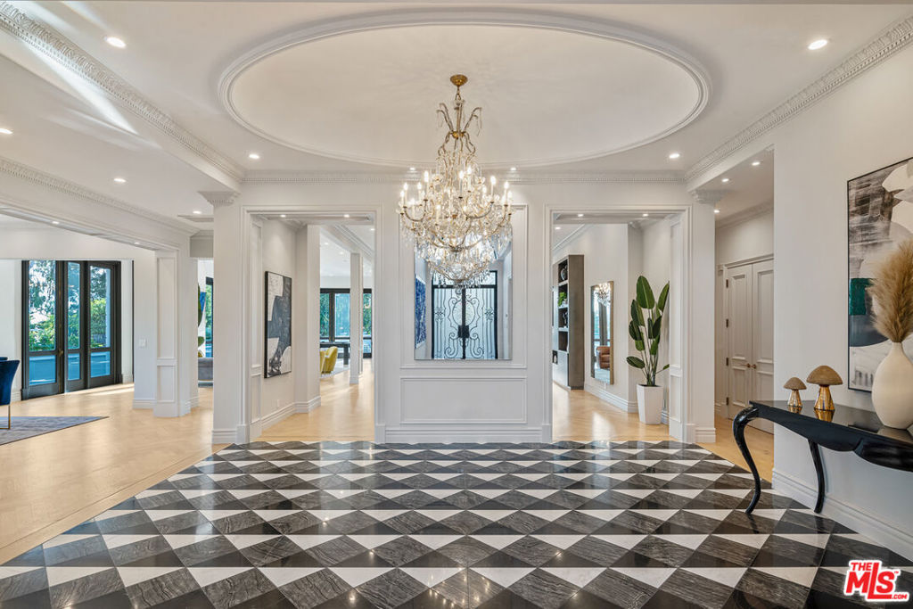 Residential Lease for rent at 402 Doheny Road, Beverly Hills CA featuring 5 beds and 5 baths