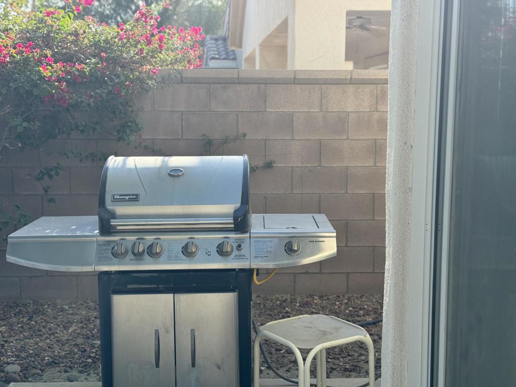 Residential Lease for rent at 78464 Glastonbury Way, Palm Desert CA featuring 2 beds and 2 baths